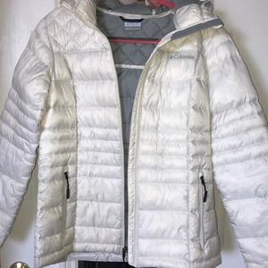 Columbia white puffer jacket / coat